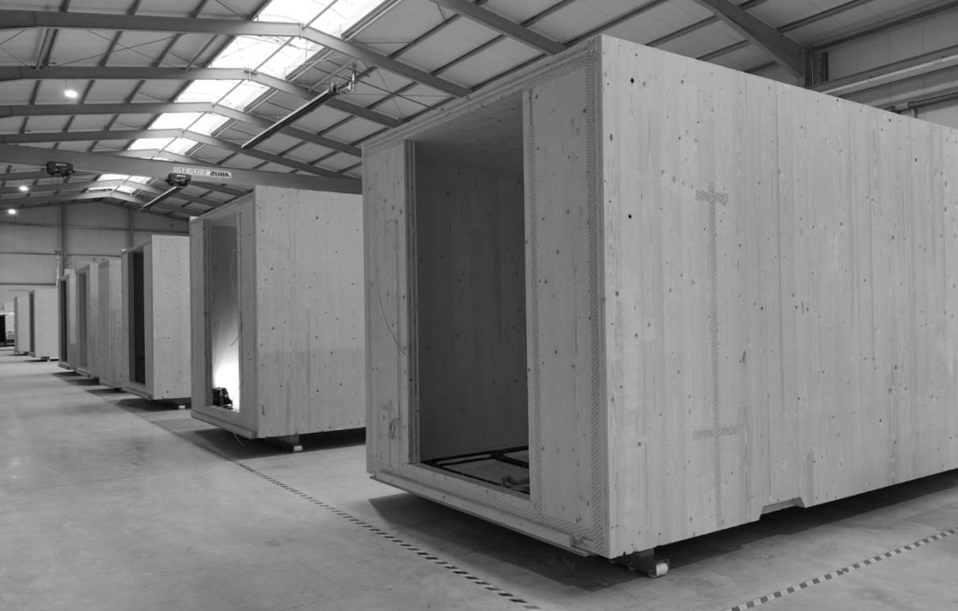 Tiny House in deutscher Fertigung In unseren Werkshallen entstehen Tiny House Modelle aus Massivholz-Modulen.