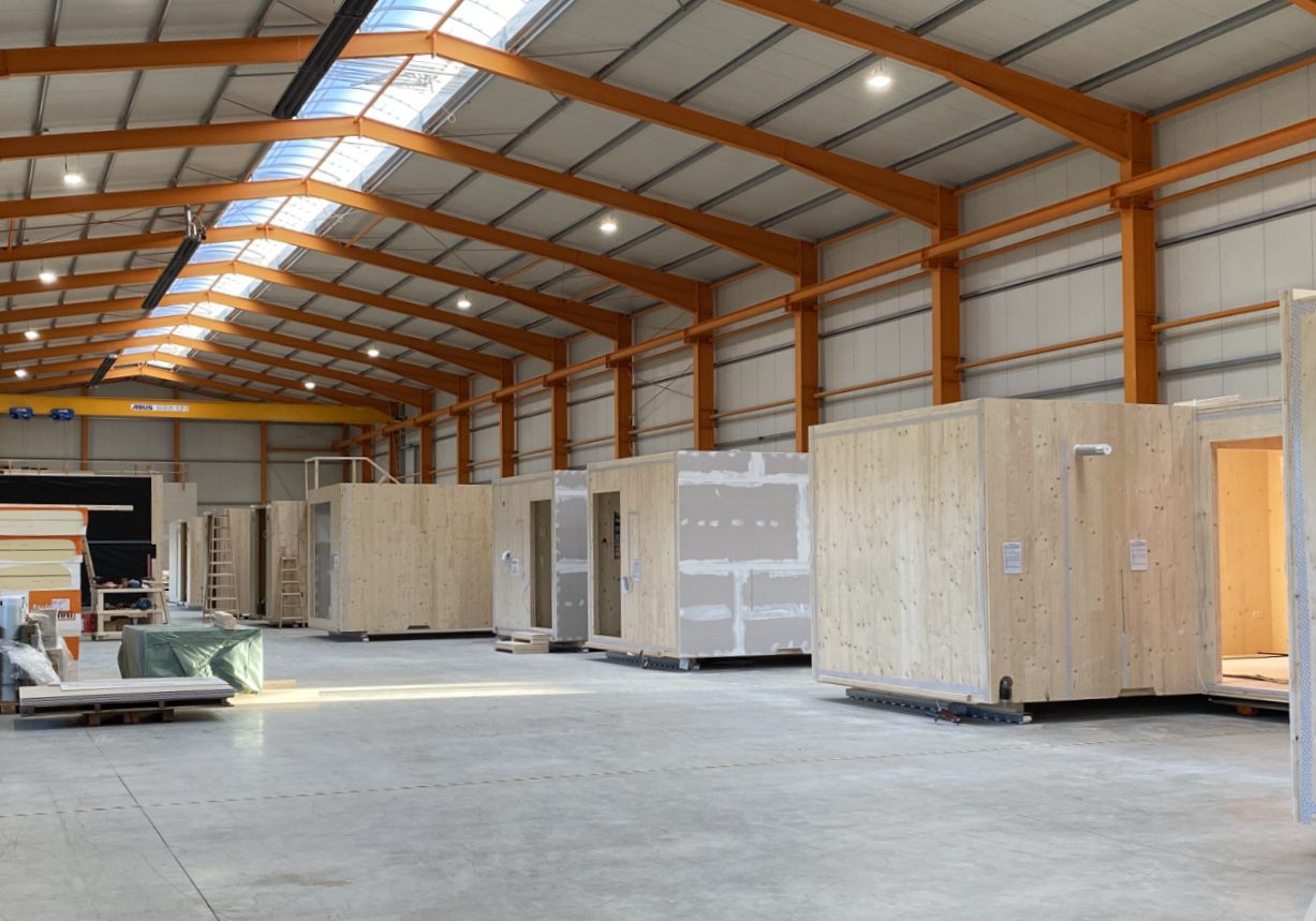 Eigene Werkshalle in Niedersachsen In unserer Werkshalle entsteht ein Tiny House aus Massivholz in einzelnen Modulen.